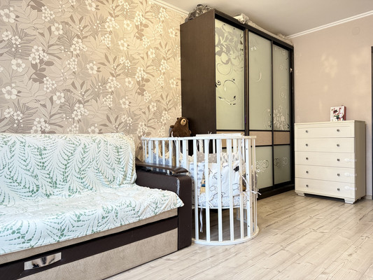 Продам однокомнатную (1-комн.) квартиру, Воронцовский б-р, 5к1, Бугры п