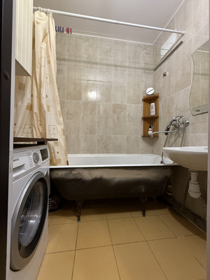 Продам однокомнатную (1-комн.) квартиру, Воронцовский б-р, 5к1, Бугры п