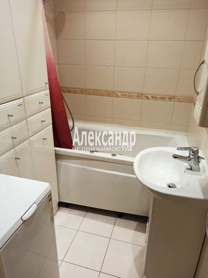 Сдам трехкомнатную (3-комн.) квартиру, Кронверкский пр-кт, 71/46, Санкт-Петербург г