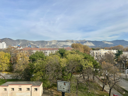 Продам трехкомнатную (3-комн.) квартиру, Советов ул, 23, Новороссийск г