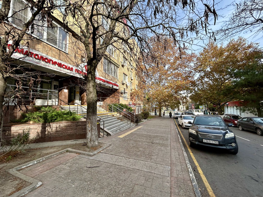 Продам трехкомнатную (3-комн.) квартиру, Советов ул, 23, Новороссийск г