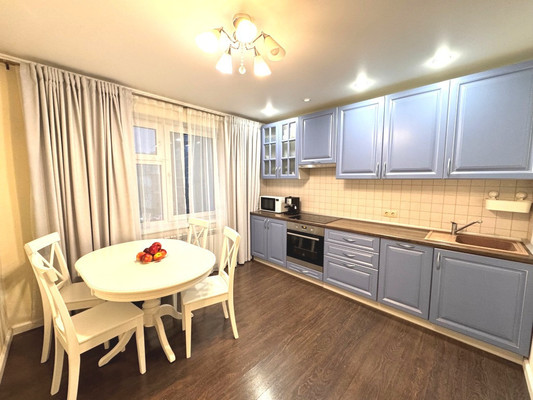 Продам трехкомнатную (3-комн.) квартиру, Хади Такташа ул, 121, Казань г