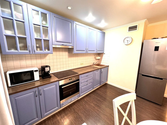 Продам трехкомнатную (3-комн.) квартиру, Хади Такташа ул, 121, Казань г