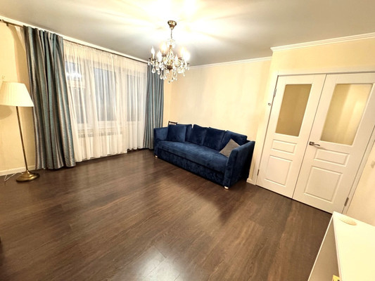 Продам трехкомнатную (3-комн.) квартиру, Хади Такташа ул, 121, Казань г