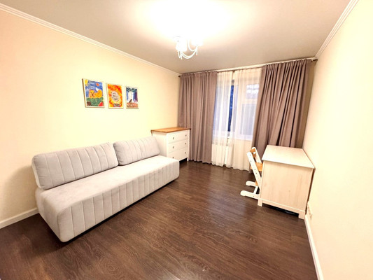 Продам трехкомнатную (3-комн.) квартиру, Хади Такташа ул, 121, Казань г