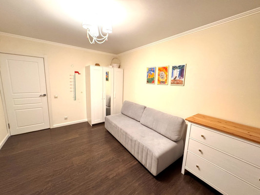 Продам трехкомнатную (3-комн.) квартиру, Хади Такташа ул, 121, Казань г