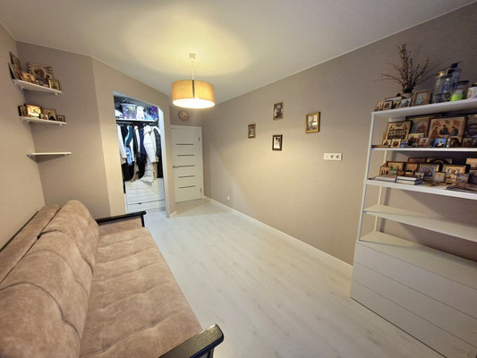 Продам двухкомнатную (2-комн.) квартиру, Ново-Антропшинская ул, 8, Коммунар г