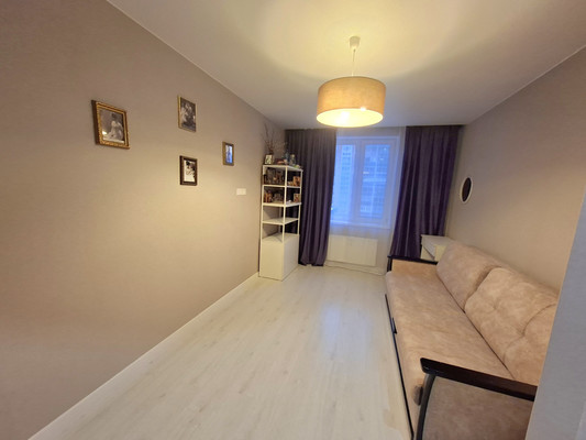 Продам двухкомнатную (2-комн.) квартиру, Ново-Антропшинская ул, 8, Коммунар г