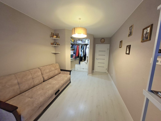 Продам двухкомнатную (2-комн.) квартиру, Ново-Антропшинская ул, 8, Коммунар г