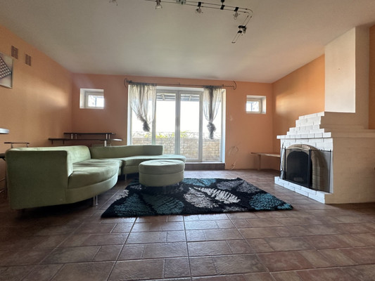 Продам трехкомнатную (3-комн.) квартиру, Озерная ул, 15, Калининград г