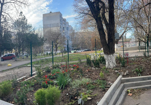 Продам трехкомнатную (3-комн.) квартиру, Марка Донского ул, 8, Симферополь г