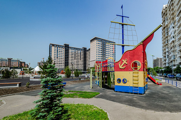 Продам трехкомнатную (3-комн.) квартиру, Западный Обход ул, 65к1, Краснодар г