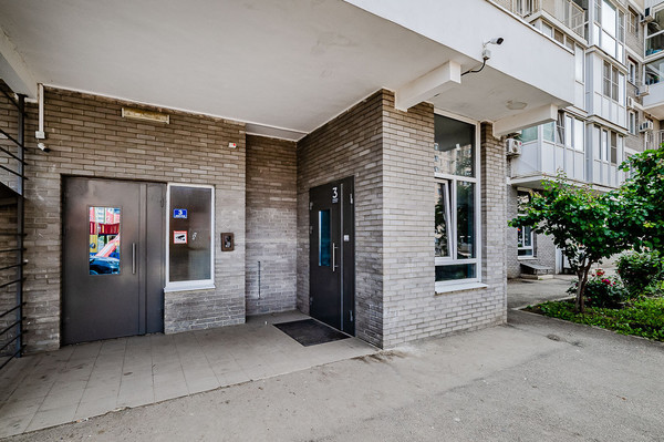 Продам трехкомнатную (3-комн.) квартиру, Западный Обход ул, 65к1, Краснодар г