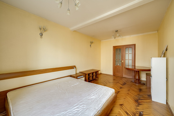 Продам трехкомнатную (3-комн.) квартиру, Крылатские Холмы ул, 39к2, Москва г