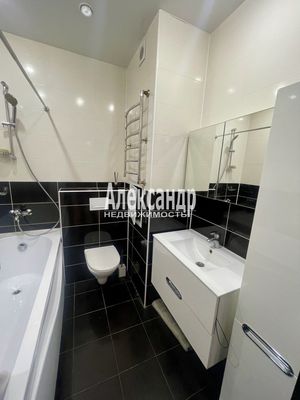 Продам двухкомнатную (2-комн.) квартиру, Береговая ул, 28к4, Колпино г