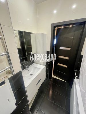 Продам двухкомнатную (2-комн.) квартиру, Береговая ул, 28к4, Колпино г