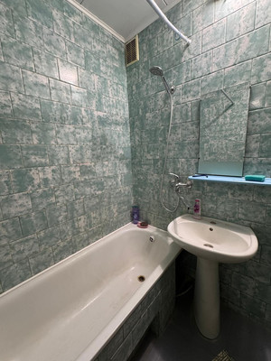 Продам двухкомнатную (2-комн.) квартиру, Ковыльная ул, 80, Симферополь г