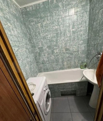 Продам двухкомнатную (2-комн.) квартиру, Ковыльная ул, 80, Симферополь г