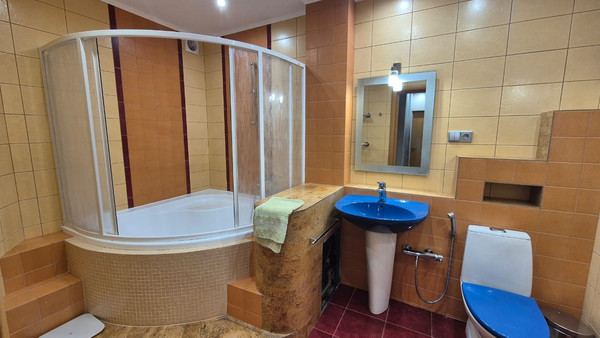 Продам трехкомнатную (3-комн.) квартиру, Деловая ул, 24, Нижний Новгород г