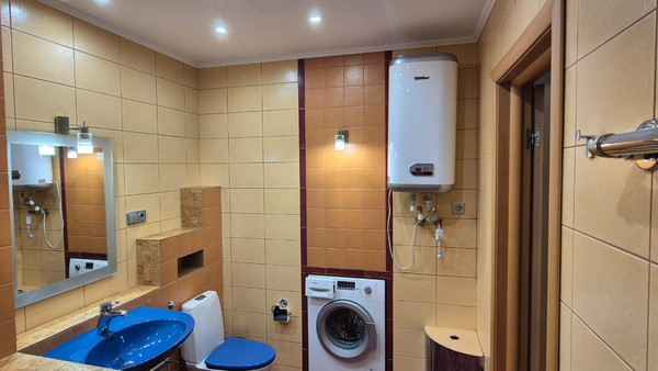 Продам трехкомнатную (3-комн.) квартиру, Деловая ул, 24, Нижний Новгород г