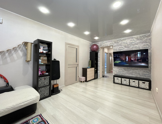 Продам трехкомнатную (3-комн.) квартиру, Морская ул, 80, Волгодонск г