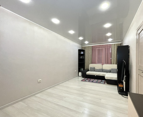 Продам трехкомнатную (3-комн.) квартиру, Морская ул, 80, Волгодонск г