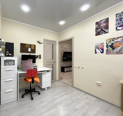 Продам трехкомнатную (3-комн.) квартиру, Морская ул, 80, Волгодонск г