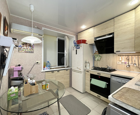 Продам трехкомнатную (3-комн.) квартиру, Морская ул, 80, Волгодонск г