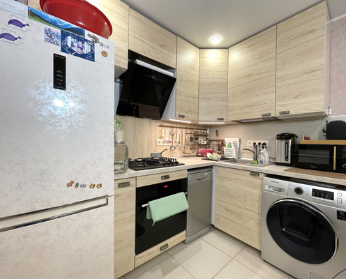 Продам трехкомнатную (3-комн.) квартиру, Морская ул, 80, Волгодонск г