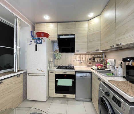 Продам трехкомнатную (3-комн.) квартиру, Морская ул, 80, Волгодонск г