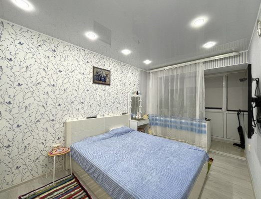 Продам трехкомнатную (3-комн.) квартиру, Морская ул, 80, Волгодонск г