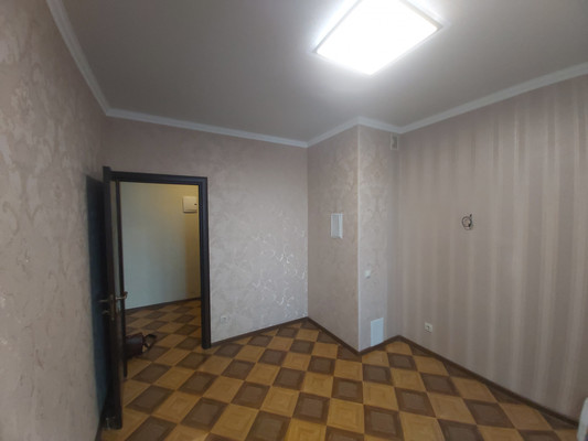 Продам трехкомнатную (3-комн.) квартиру, Еременко ул, 94, Ростов-на-Дону г