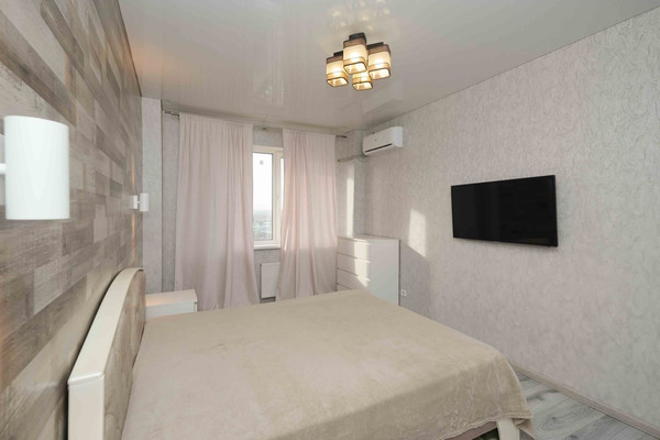 Продам двухкомнатную (2-комн.) квартиру, им. Героя Хабибуллина ул, 11, Краснодар г