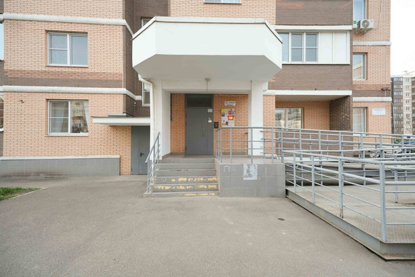 Продам двухкомнатную (2-комн.) квартиру, им. Героя Хабибуллина ул, 11, Краснодар г