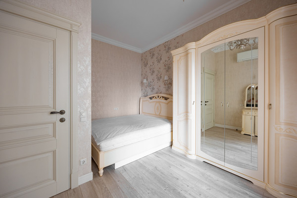 Сдам трехкомнатную (3-комн.) квартиру, Киевская ул, 3, Санкт-Петербург г