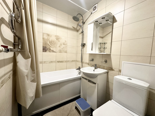 Продам трехкомнатную (3-комн.) квартиру, Тимирязева ул, 8, Армавир г