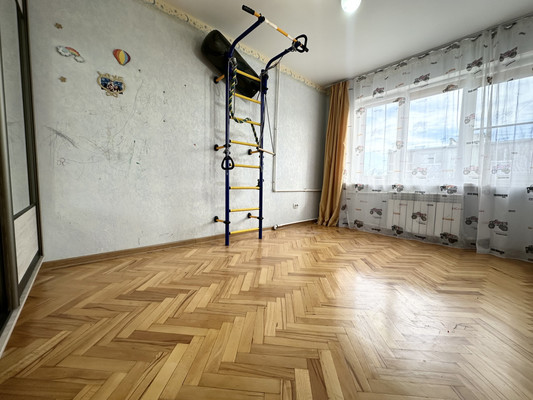 Продам трехкомнатную (3-комн.) квартиру, Тимирязева ул, 8, Армавир г