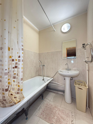 Продам трехкомнатную (3-комн.) квартиру, Московская ул, 12, Нальчик г