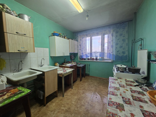 Продам комнату в 12-комн. квартире, Морской Пехоты ул, 6к1, Санкт-Петербург г