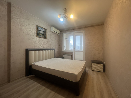 Продам двухкомнатную (2-комн.) квартиру, 1 Конной Армии ул, 21в, Симферополь г