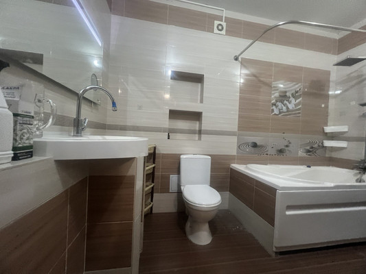 Продам двухкомнатную (2-комн.) квартиру, 1 Конной Армии ул, 21в, Симферополь г