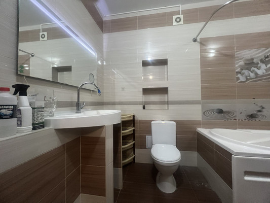 Продам двухкомнатную (2-комн.) квартиру, 1 Конной Армии ул, 21в, Симферополь г