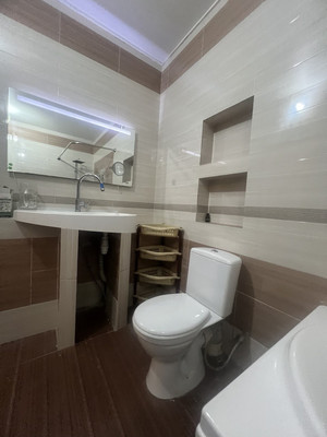 Продам двухкомнатную (2-комн.) квартиру, 1 Конной Армии ул, 21в, Симферополь г