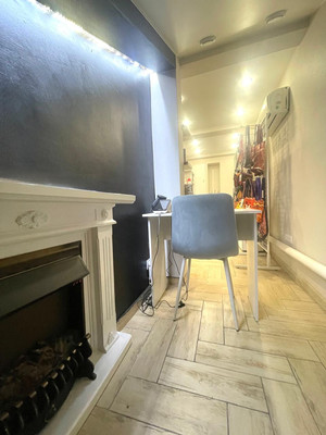 Продам торговое помещение 14 м2, Красная ул, 93, Краснодар г