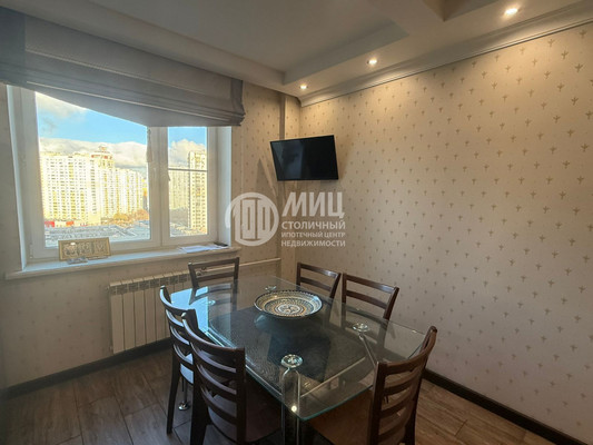 Продам трехкомнатную (3-комн.) квартиру, Ильинский б-р, 7, Красногорск г