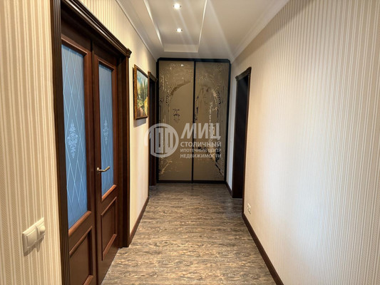 Продам трехкомнатную (3-комн.) квартиру, Ильинский б-р, 7, Красногорск г