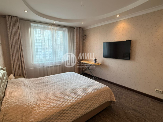 Продам трехкомнатную (3-комн.) квартиру, Ильинский б-р, 7, Красногорск г