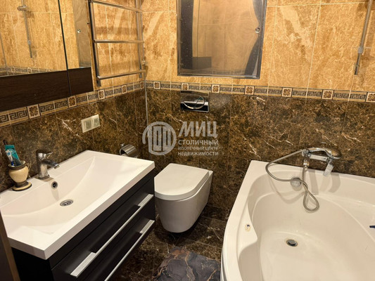 Продам трехкомнатную (3-комн.) квартиру, Ильинский б-р, 7, Красногорск г