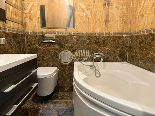 Продам трехкомнатную (3-комн.) квартиру, Ильинский б-р, 7, Красногорск г