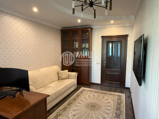 Продам трехкомнатную (3-комн.) квартиру, Ильинский б-р, 7, Красногорск г